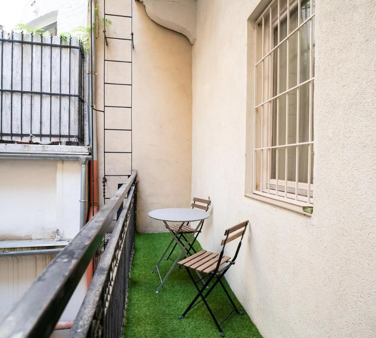 Appartement Gallery Gem In Downtown Boedapest